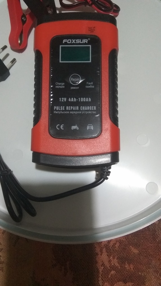 Продам умное зарядное устройство для аккумуляторов FOXSUR 4-100 Ah 3